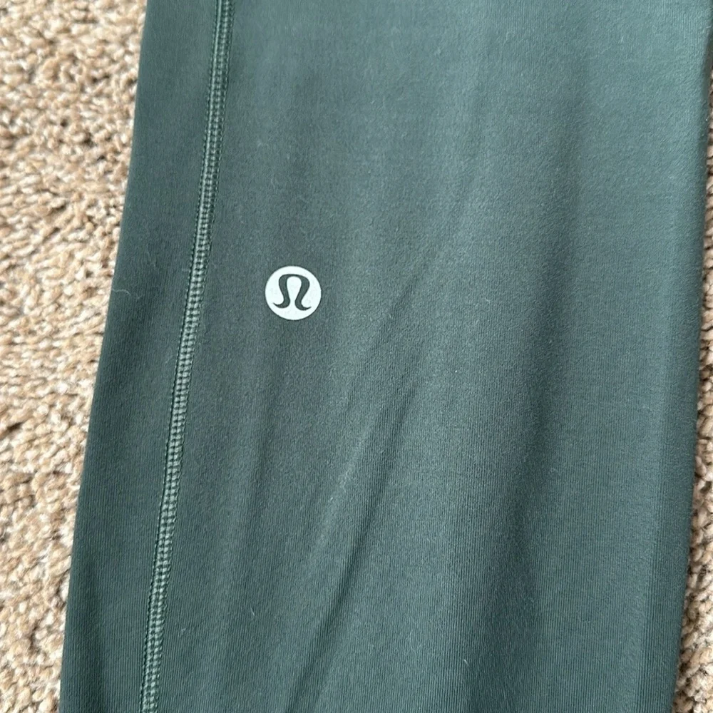 Lululemon leggings women size 8 - Picture 3 of 7